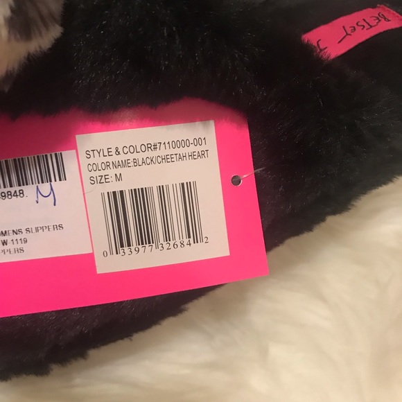 🎉HP🎉💕Betsey Johnson Blk cheetah Furry slippers - Picture 3 of 7